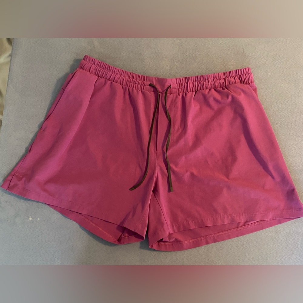 Men’s Lululemon License to Train linerless shorts 5 in